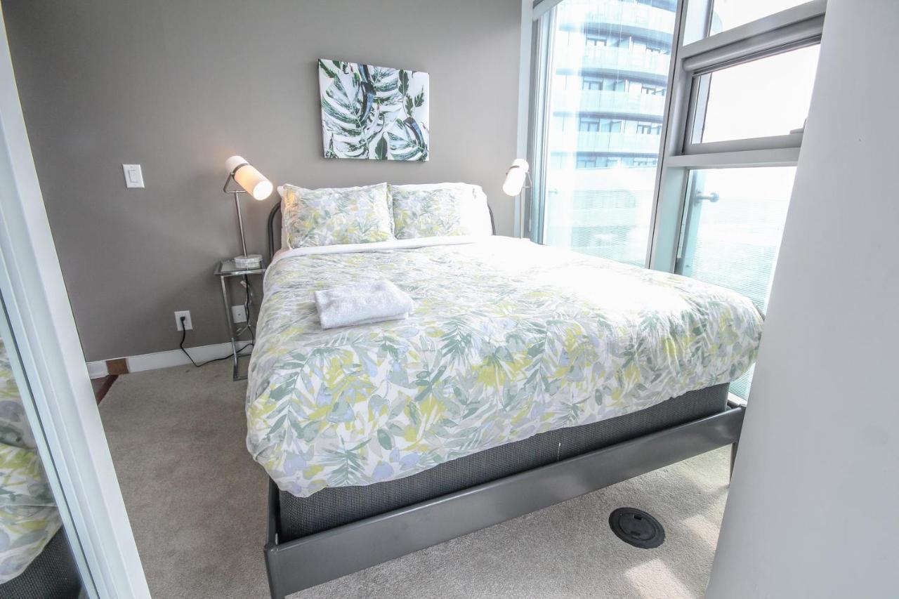 Sarkar Suites - Entertainment District Toronto Room photo